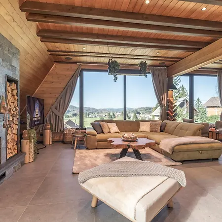 Cozy Forest Hill Chalet