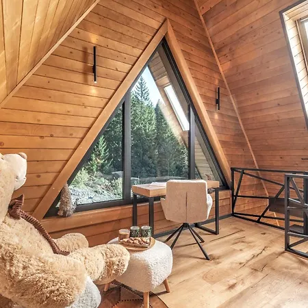 Cozy Forest Hill Chalet *