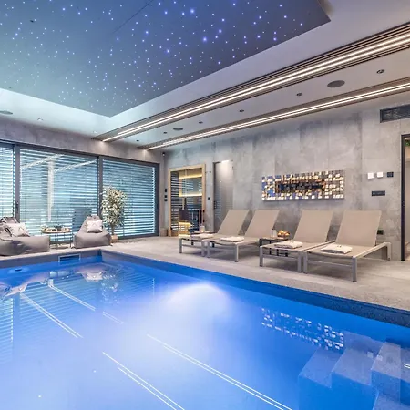 Cozy Forest Hill Chalet