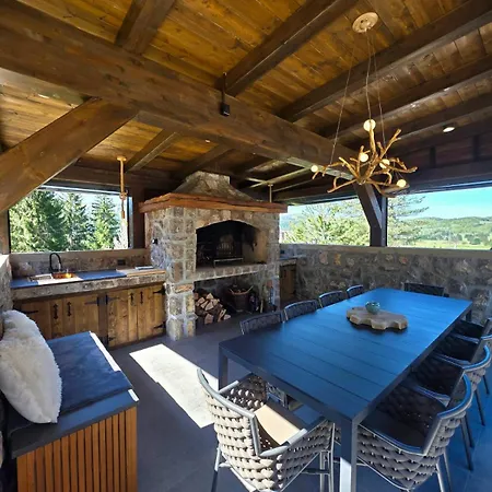 Cozy Forest Hill Chalet *