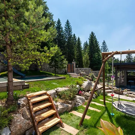 Chalet Cozy Forest Hill *