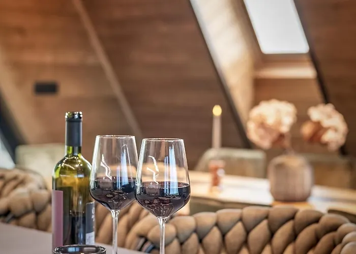 Cozy Forest Hill Chalet *