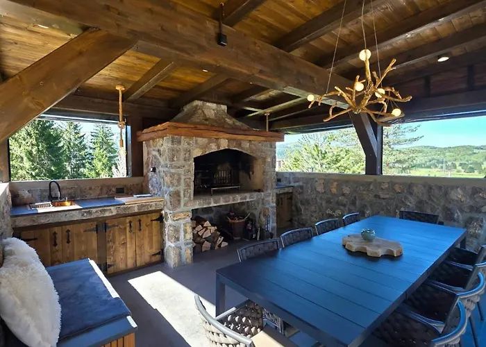 Cozy Forest Hill Chalet *