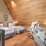 Cozy Forest Hill *