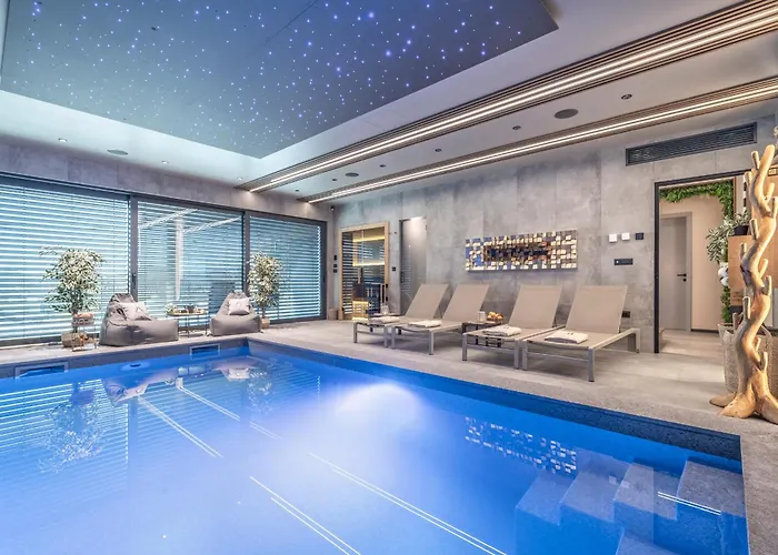 Cozy Forest Hill Chalet